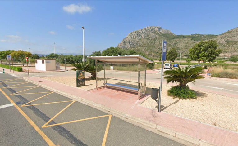 Parada de autobús en la avenida Alacant del Verger