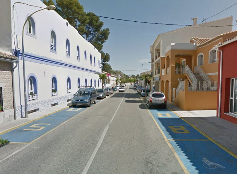 Paradas de autobús en la avenida Verger de Beniarbeig