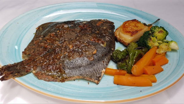 Restaurante Mena (Dénia) 6 pescado del dia a la espalda sobre los acantilados de denia