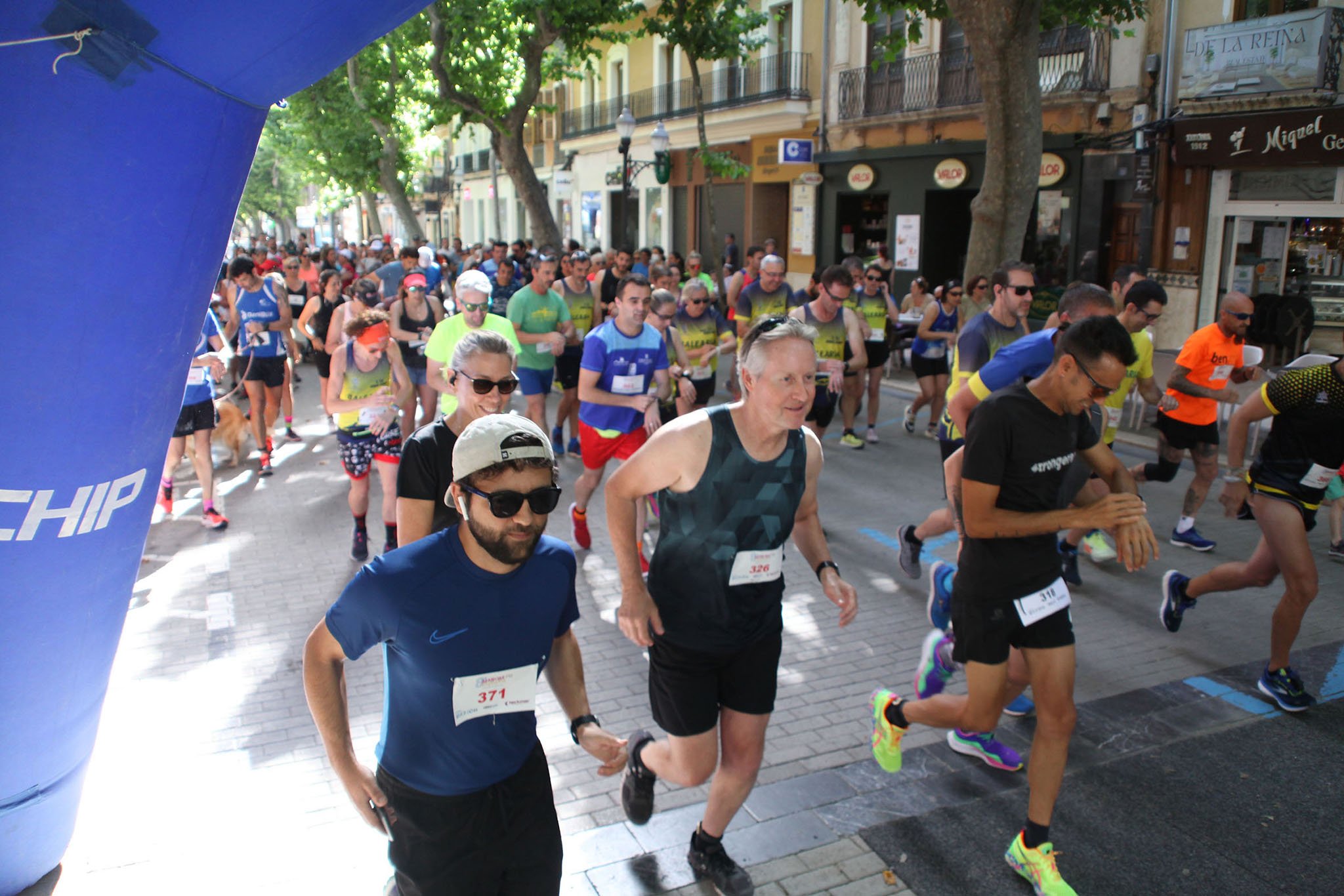 salida de la marcha solidaria desde marques de campo