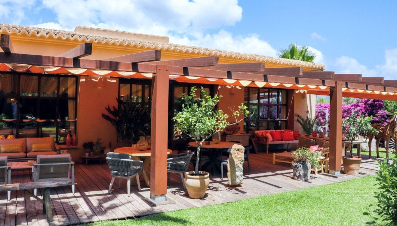 Visita su exposición de mobiliario exterior