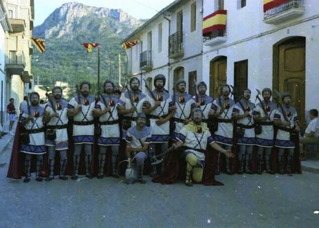 Imagen: Bando cristiano en las fiestas pegolinas de 1979 - Arxiu Municipal de Pego