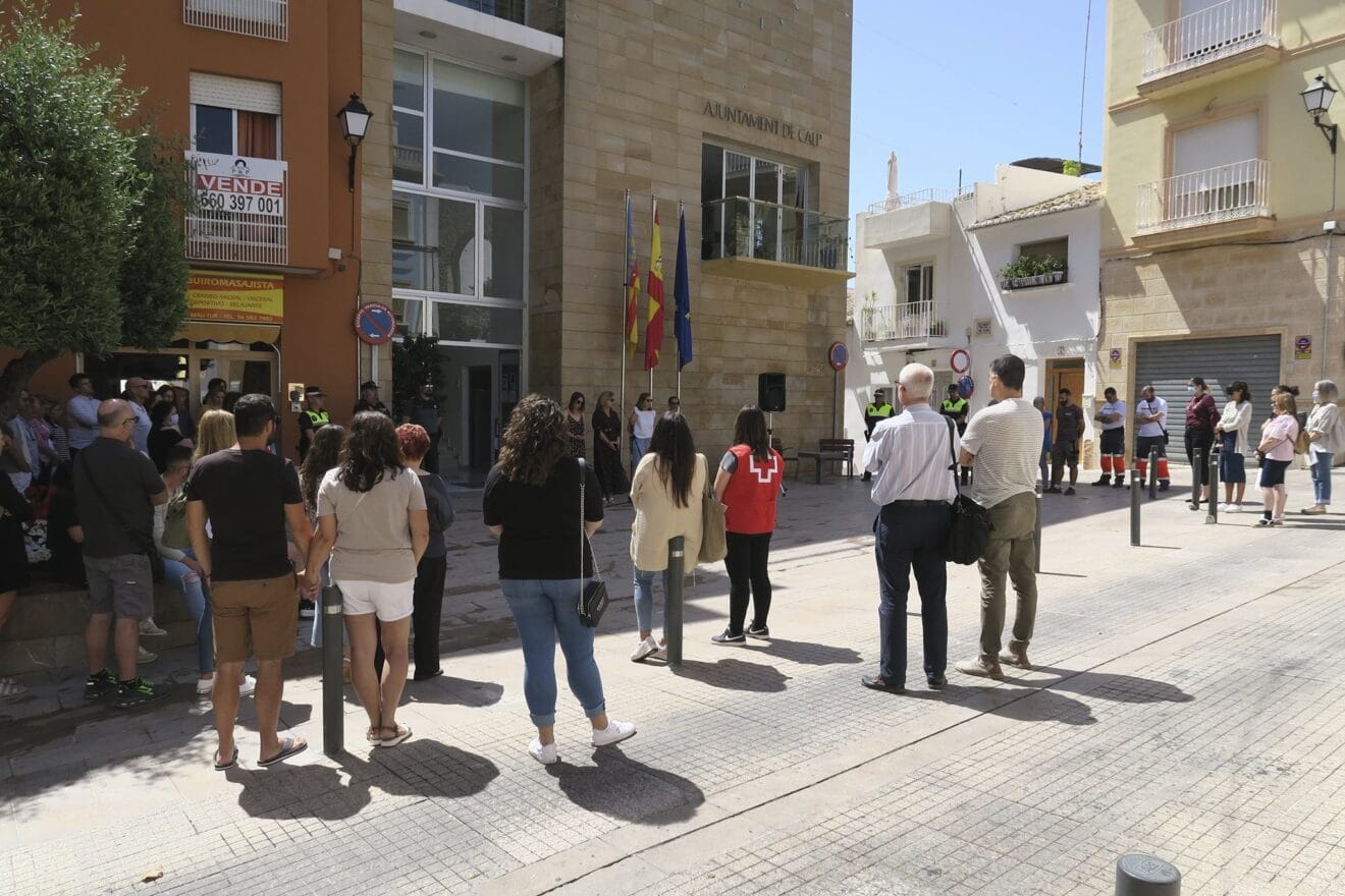 Calp en apoyo a los familiares y amigos de la víctima machista en Tomelloso
