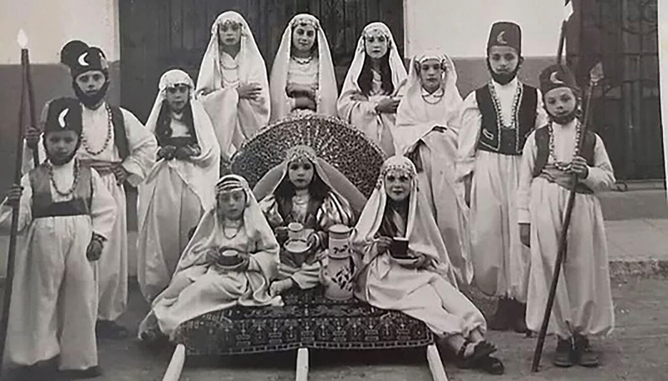 Desfile de comparsas y carrozas en Pego - Fons fotogràfic fester de Pego