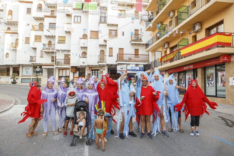 Desfile de disfraces en 2018 en las fiestas patronales de Moraira - Ajuntament de Teulada-Moraira