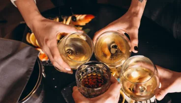 disfruta de un buen vermut con amigos