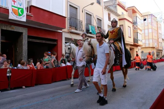 Renace la gran Entrada de Moros y Cristianos de Pego con un extenso desfile de filaes 3 entrada de moros i cristians en pego 02