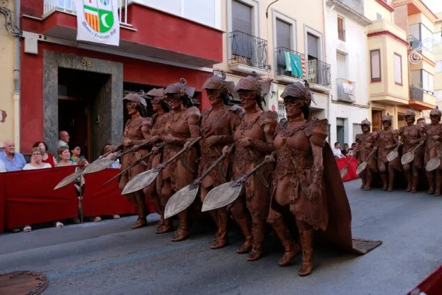 Renace la gran Entrada de Moros y Cristianos de Pego con un extenso desfile de filaes 6 entrada de moros i cristians en pego 05