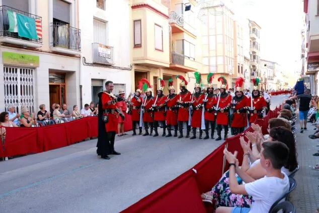 Renace la gran Entrada de Moros y Cristianos de Pego con un extenso desfile de filaes 9 entrada de moros i cristians en pego 08
