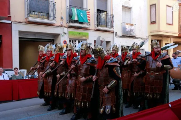 Renace la gran Entrada de Moros y Cristianos de Pego con un extenso desfile de filaes 13 entrada de moros i cristians en pego 12