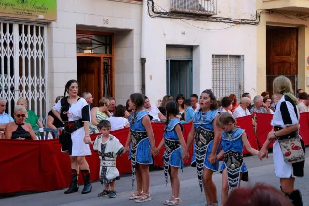 Renace la gran Entrada de Moros y Cristianos de Pego con un extenso desfile de filaes 15 entrada de moros i cristians en pego 14