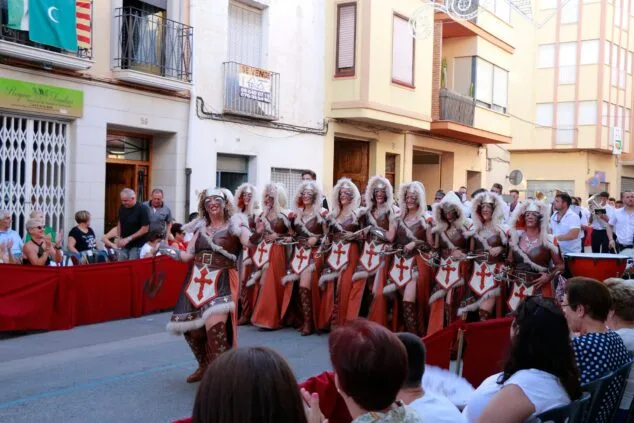 Renace la gran Entrada de Moros y Cristianos de Pego con un extenso desfile de filaes 18 entrada de moros i cristians en pego 17
