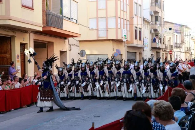 Renace la gran Entrada de Moros y Cristianos de Pego con un extenso desfile de filaes 20 entrada de moros i cristians en pego 19