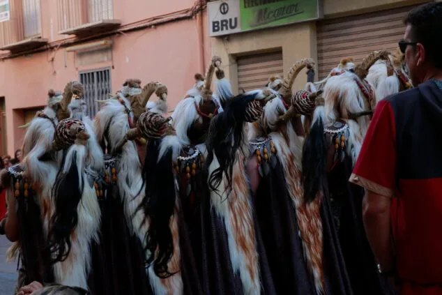 Renace la gran Entrada de Moros y Cristianos de Pego con un extenso desfile de filaes 32 entrada de moros i cristians en pego 32