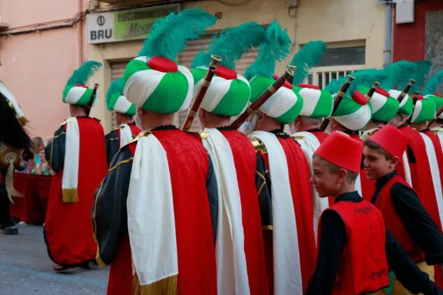 Renace la gran Entrada de Moros y Cristianos de Pego con un extenso desfile de filaes 41 entrada de moros i cristians en pego 41