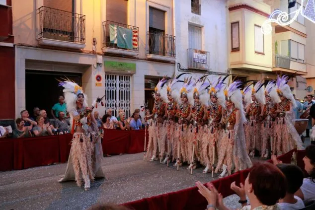 Renace la gran Entrada de Moros y Cristianos de Pego con un extenso desfile de filaes 59 entrada de moros i cristians en pego 59
