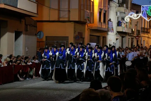Renace la gran Entrada de Moros y Cristianos de Pego con un extenso desfile de filaes 63 entrada de moros i cristians en pego 63