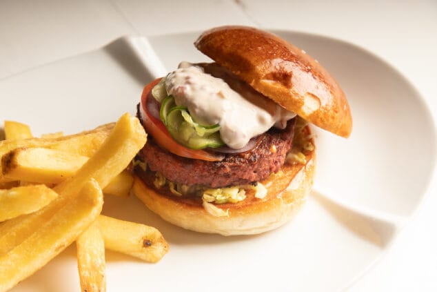 kaniia burguer con guarnicion de patatas