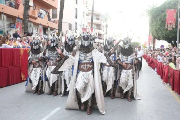 Así vivió Moraira su gran desfile de Moros y Cristianos 2022 10 moros y cristianos moraira 2022 ajuntament teulada moraira22