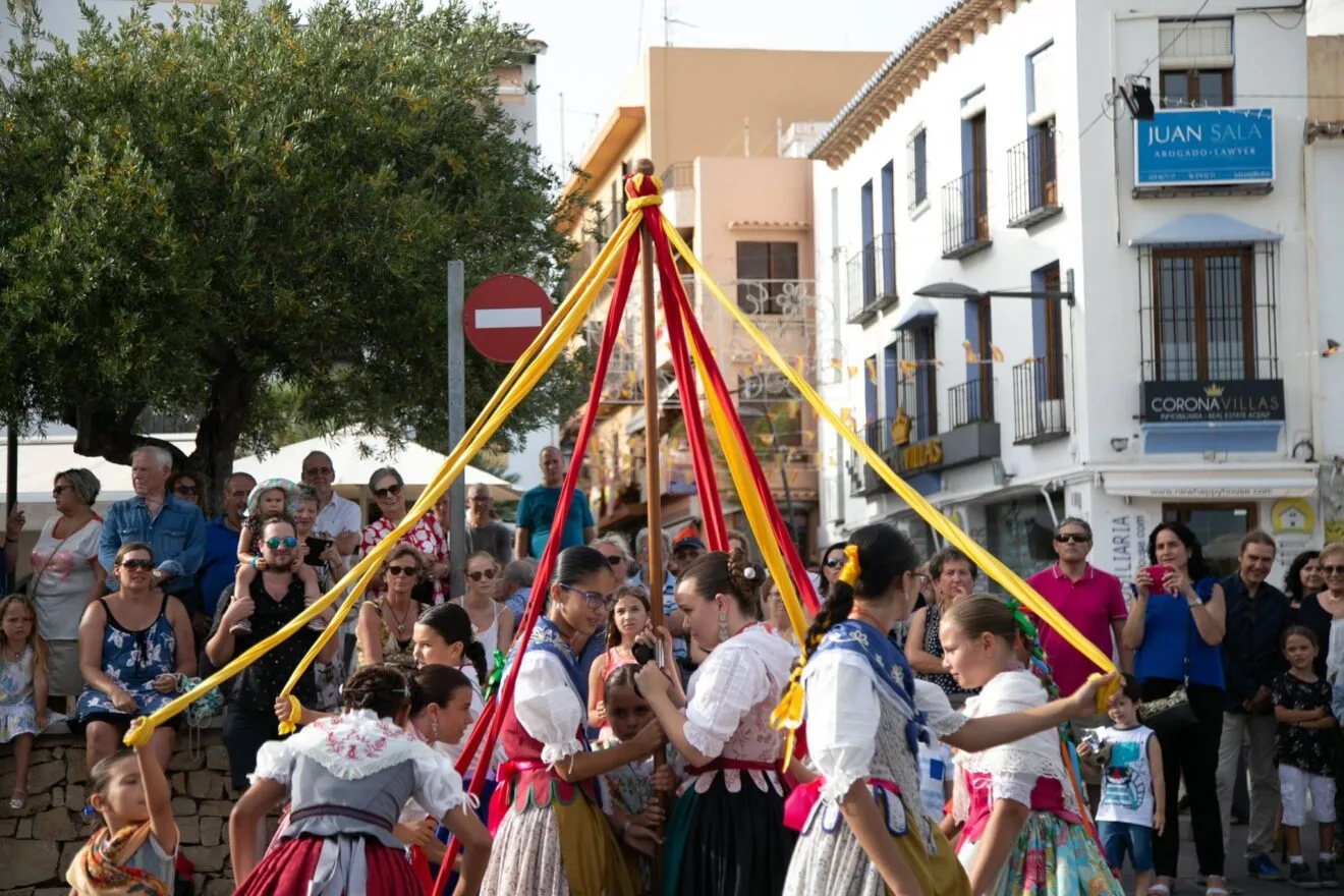 Muestra de bailes tradicionales tras la entrada de la murta en Moraira 2018 - Ajuntament de Teulada-Moraira