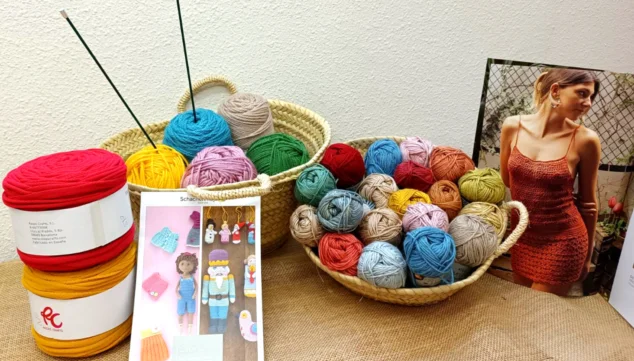 Imagen: Ovillos de algodón de muchos colores para hacer ganchillo