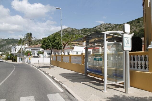 Imagen: Parada de autobús en Benimeli