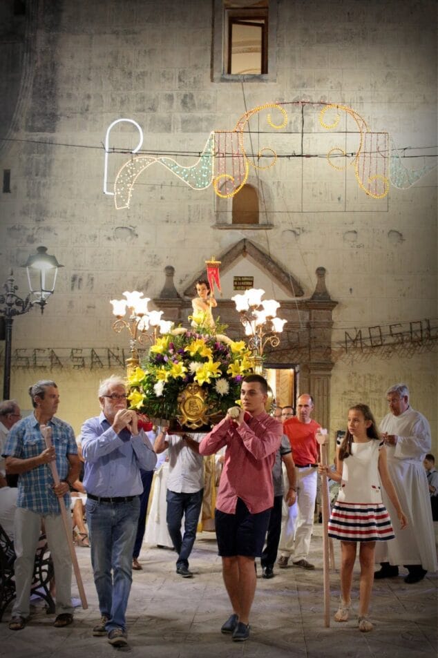 Imagen: Procesión con la imagen de Sant Joanet de Mosquera de Alcalalí 2019