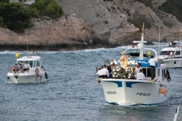 procesion por mar de la virgen del carmen en las fiestas de moraira 2018 ajuntament de teulada moraira