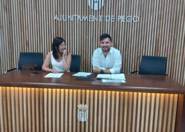 Ricardo Sendra, concejal de Turismo, y Laura Castellà, concejala de Cultura en Pego