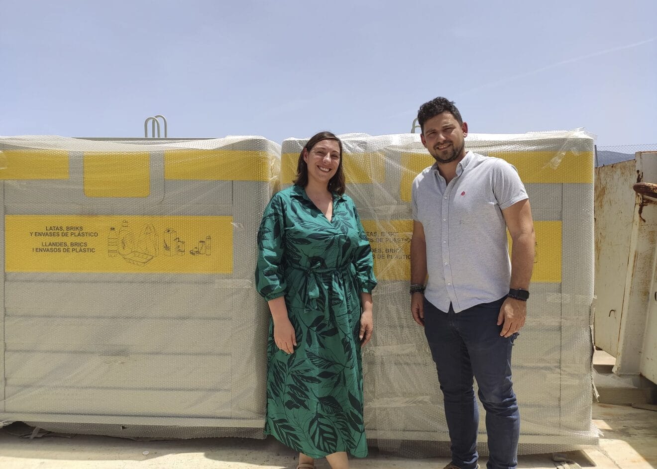 Ricardo Sendra junto a Sonia Poveda en su visita en Pego