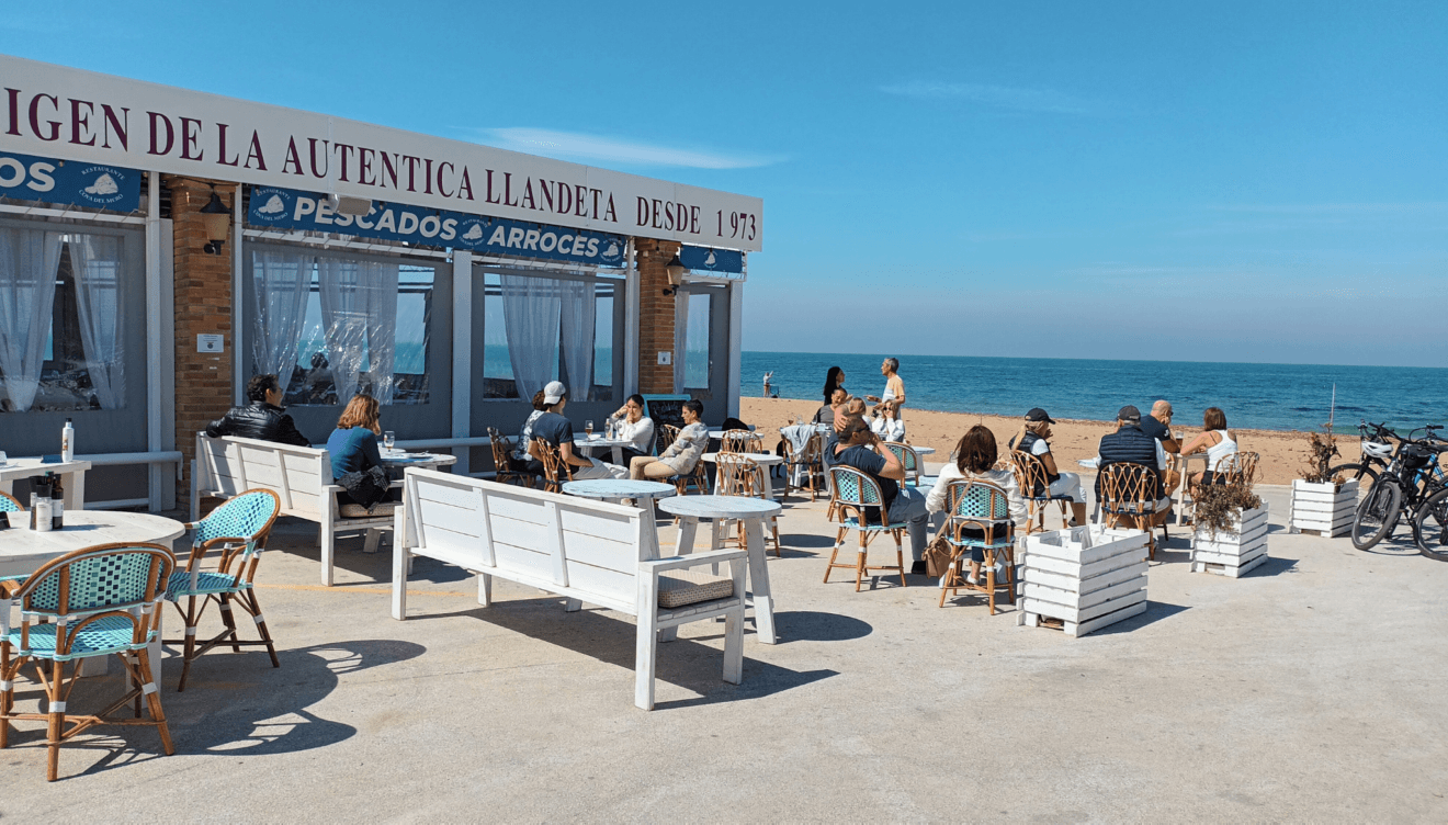 Terraza con vistas a la playa - Cova del Mero