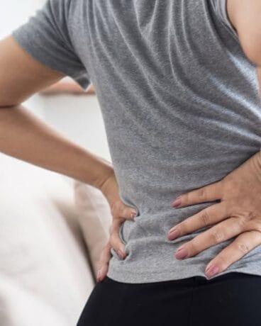 recaución de la pisada para evitar el dolor lumbar