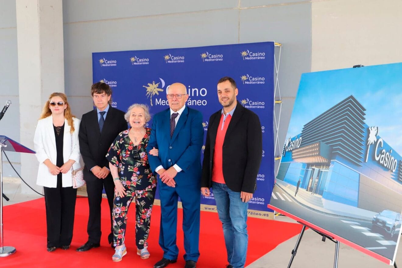 Acto de puesta de la primera piedra del futuro casino de Ondara