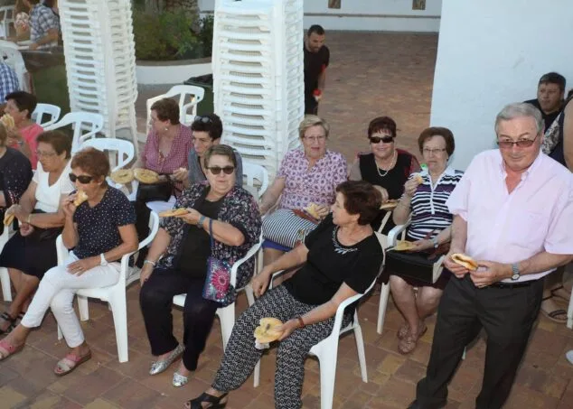 cena de cocas en las fiestas de la font santa 2017