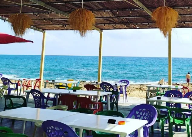 Los mejores chiringuitos y terrazas de la Marina Alta con Solete de verano de la Guía Repsol 8 Imagen: Chiringuito La Caleta de Xàbia