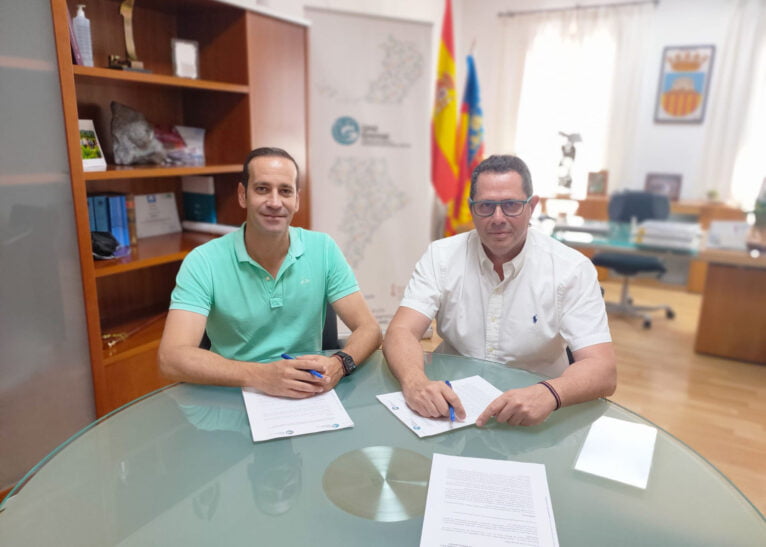 El alcalde de Benissa, Arturo Poquet, junto al presidente de la Unión Gremial, Juan Motilla