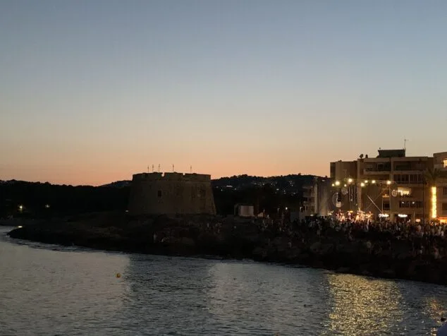 Moraira despide el día de la Virgen de los Desamparados con un grandioso espectáculo piromusical 3 espectaculo piromusical en las fiestas de moraira 02
