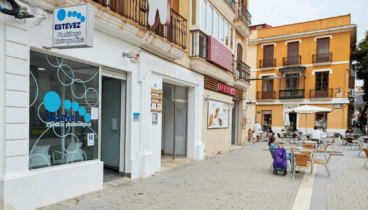 Fachada de la Clínica Podológica Estévez en Dénia