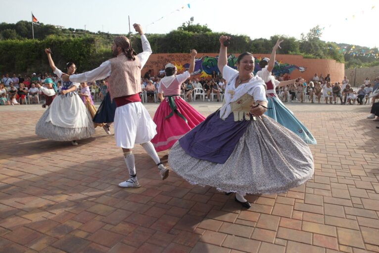 Grup de Dances de la Font Santa en la exhibición de las fiestas 2022