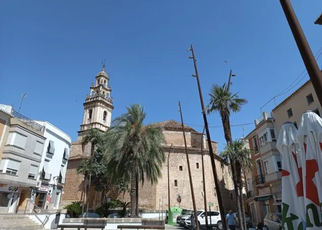 Pego logrará un ahorro energético del 81% al sustituir todo el alumbrado municipal 1 Imagen: Nueva luminaria en la plaza del Ayuntamiento de Pego