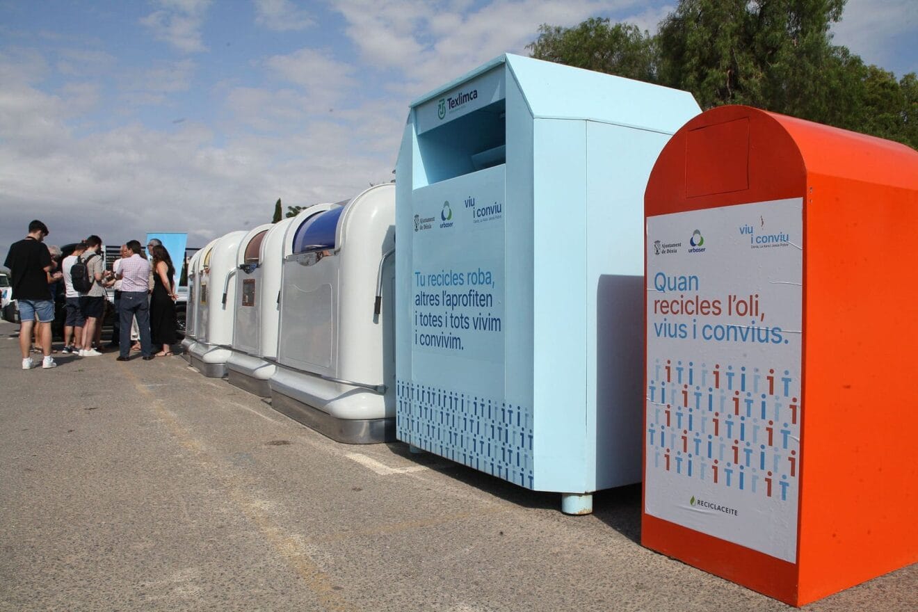 Nuevos contenedores de ropa y aceite en Dénia