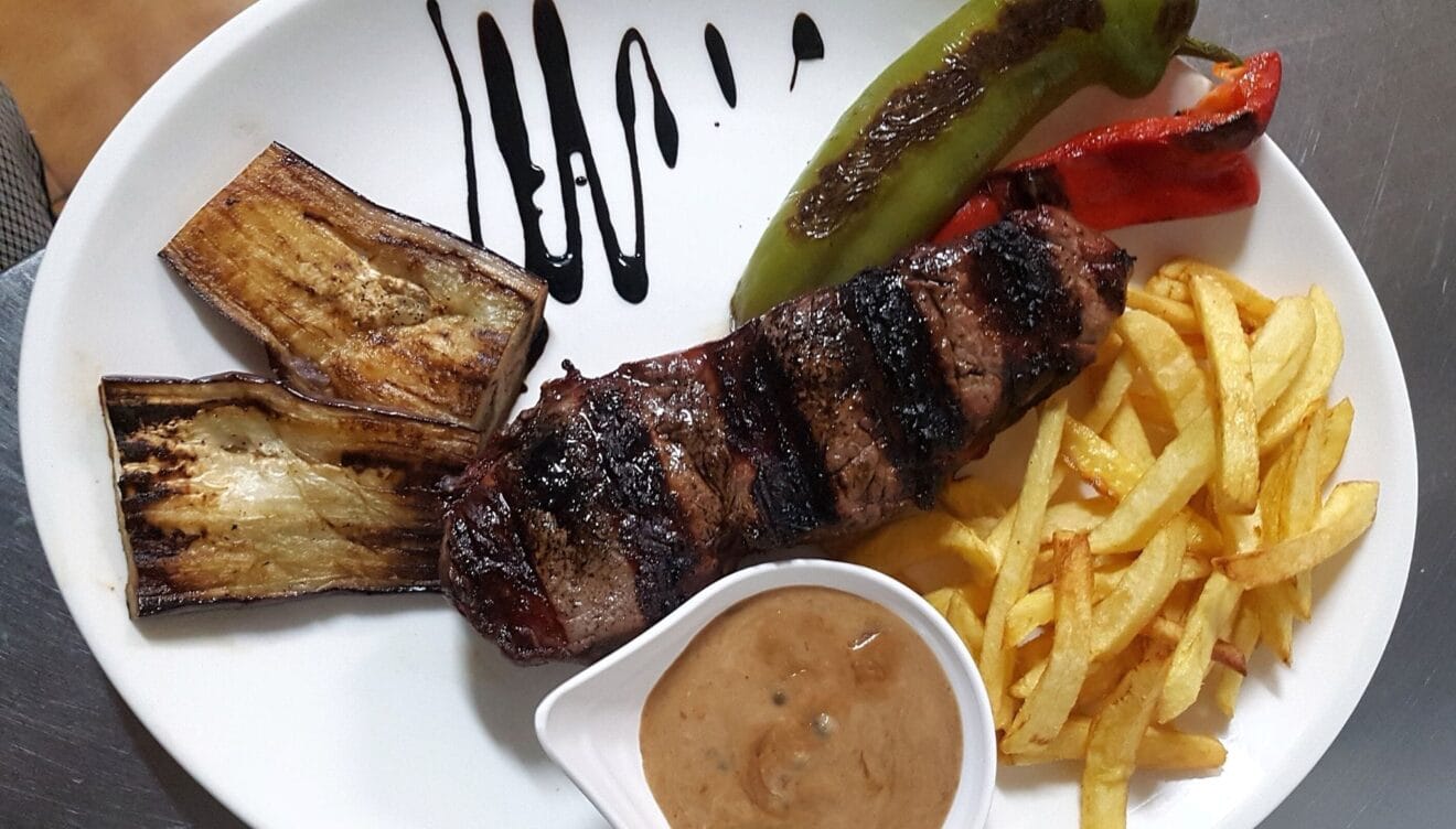 Platos combinados de carne o pescado