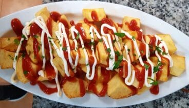 Ración de patatas bravas