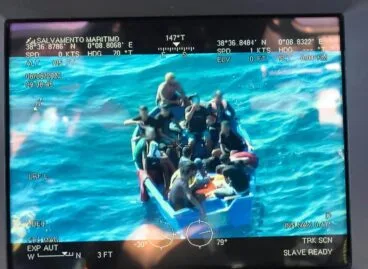 avistamiento de la patera por salvamento maritimo