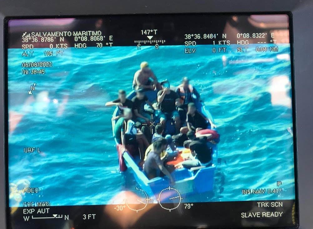 avistamiento de la patera por salvamento maritimo