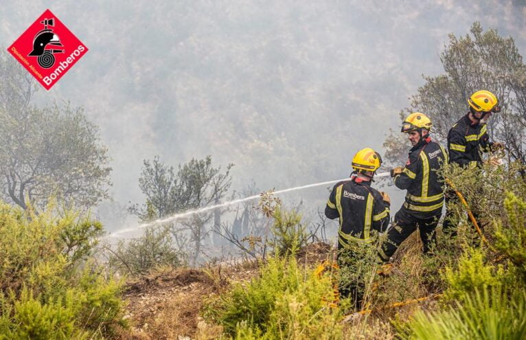 Bomberos actúa en la extinción del incendio de Vall d'Ebo