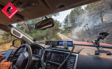 Bomberos en la zona forestal del incendio de la Vall d’Ebo