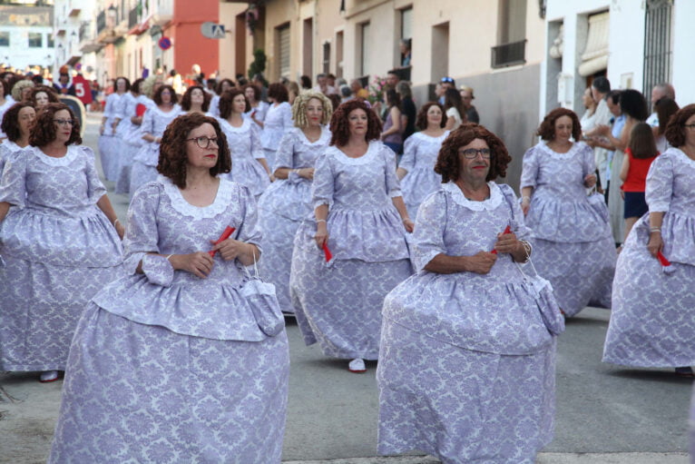 Desfile de carrozas en las fiestas de Gata de Gorgos 03