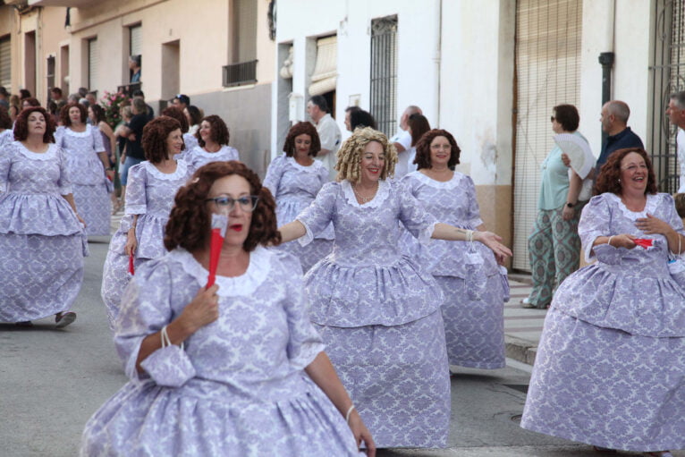 Desfile de carrozas en las fiestas de Gata de Gorgos 04