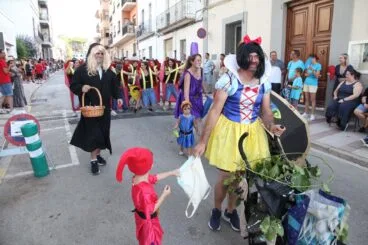 Desfile de carrozas en las fiestas de Gata de Gorgos 07